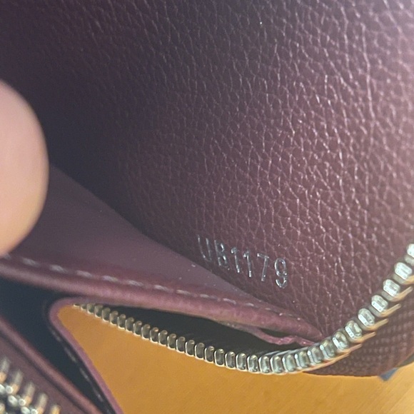 LOUIS VUITTON Zippy Lock Me Leather Wallet - Picture 10 of 14